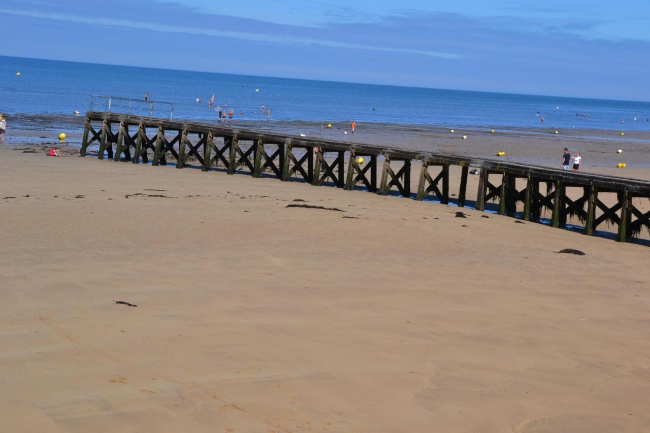 Gite "Au P'Tit Tourois" De Plain-Pied Tout Confort Avec Veranda Proche D'Omaha Beach Et De Bayeux Accueillant Les Animaux Eksteriør bilde